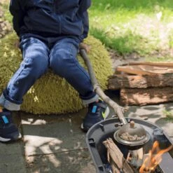 Kikkerland Huckleberry Popcorn Maker - Maak Je Eigen Popcorn - Popcornpan - Kampvuur - Buitenspeelgoed - Buitenspelen - Kamperen -Bo-Camp Winkel 1200x1200 1249