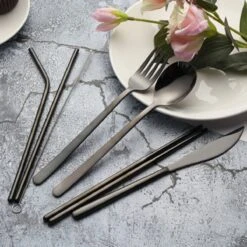House Of Husk Reisbestek - Reis Bestekset - Chopsticks - Metalen Rietjes Met Borstel - Lepel - Vaatwasserbestendig - RVS - 7 Delig - Zwart -Bo-Camp Winkel 1200x1200 1263