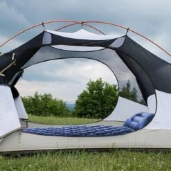 TRVLMORE Slaapmat - Zelfopblazend - 1 Persoons - Ingebouwde Pomp En Kussen - Blauw -Bo-Camp Winkel 1200x1200 1336