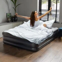 BluMill Luchtbed - 2-persoons - Ingebouwde Pomp - 203x152x36 Cm - Duurzame Keuze -Bo-Camp Winkel 1200x1200 1410