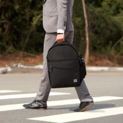 Brisby 4 Laags Geïsoleerde Koeltas Rugzak - 25 Liter - Met Handige Vakken Voor Bestek En Essentials - Waterafstotend Materiaal - Zwart 15 Brisby 4 Laags Geïsoleerde Koeltas Rugzak - 25 Liter - Met Handige Vakken Voor Bestek En Essentials - Waterafstotend Materiaal - Zwart -Bo-Camp Winkel 1200x1200 443