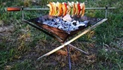 Firekorf + Grill + Spit : Opvouwbare Vuurkorf / Vuurschaal Met Rooster En Spit - Draagbare BBQ - Opbergtas - Kampeer Grill - Kookset -Bo-Camp Winkel 1200x685