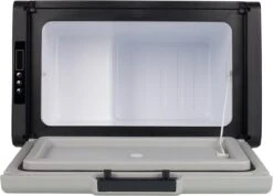 Campart Koelbox XXL CB-8695 – Koelen En Vriezen – LED Display Met Digitale Temperatuurweergave - Coolbox 230V En 12V - 35 Liter - Zwart -Bo-Camp Winkel 1200x866 2