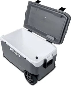 Igloo Latitude 90 Roller - Grote Koelbox Op Wielen - 85 Liter - Grijs 23 Igloo Latitude 90 Roller - Grote Koelbox Op Wielen - 85 Liter - Grijs -Bo-Camp Winkel 988x1200 1